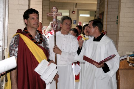 David Del Rocco (left) is about to open the service with an ‘Oli, while Ken Bauchle and John Bickel get ready for the Entrance Procession