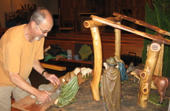 Bill Potter sets up the crèche