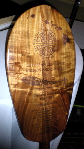 Koa paddle presented to the Synod by the Hukilau congregations