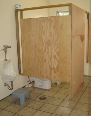 The men’s rest room The men’s rest room