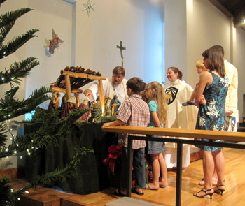 Pastor Jeff explains to the children about the meaning of Epiphany